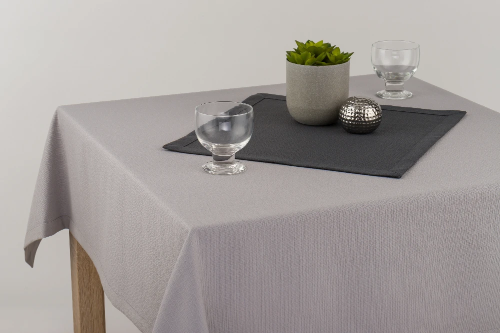Obrus bawełniano-poliestrowy plamoodporny P130