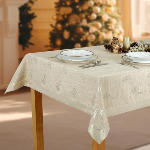 Elegancki, Beżowo-Złoty Obrus Bożonarodzeniowy Plamoodpor